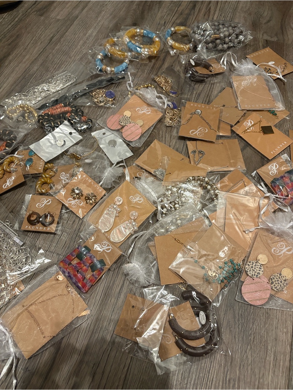 75 piece Mixed Fashion Earrings, Necklaces and Bracelets Lot - Multicolor - Picture 2 of 6